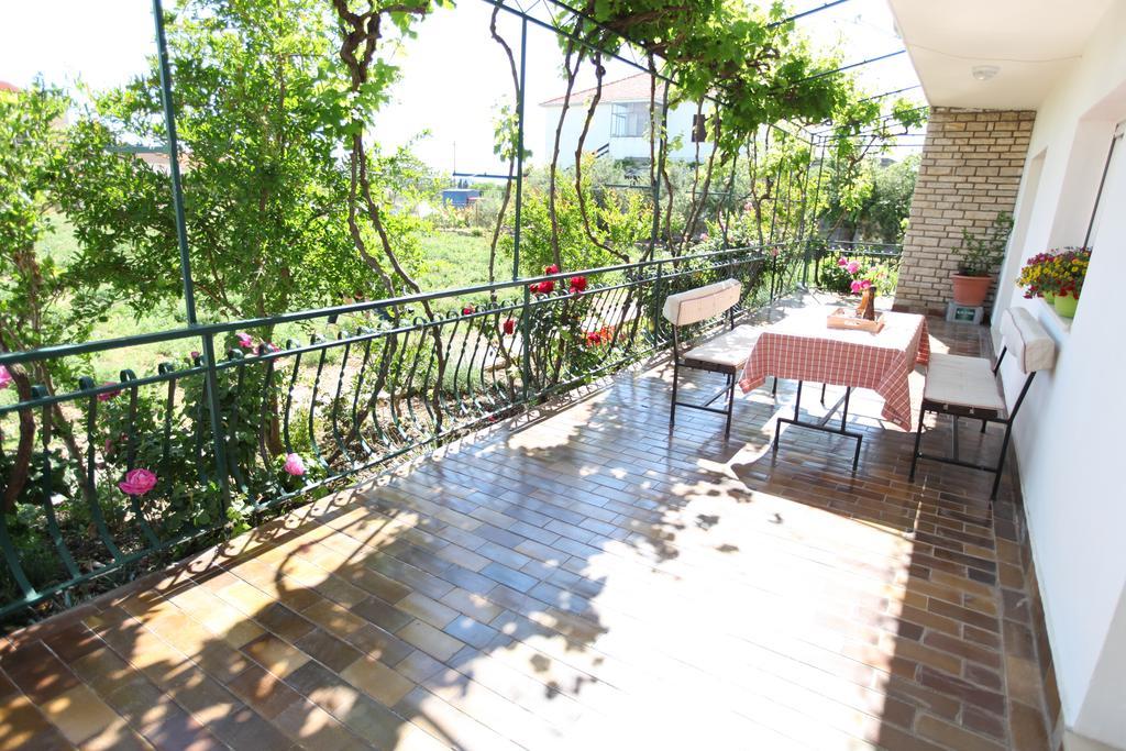 Apartment Marin Donji Seget Esterno foto