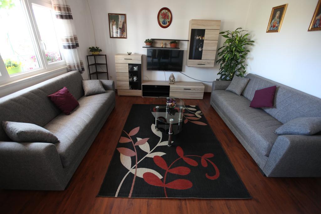 Apartment Marin Donji Seget Esterno foto